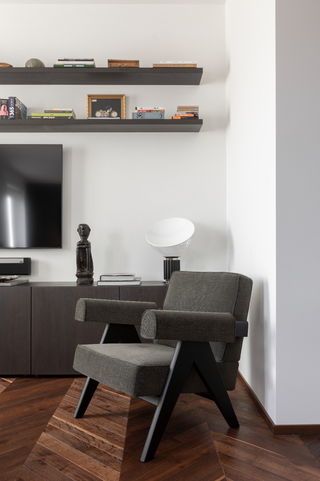 APT Milano Living - Poltrona e libreria in rovere